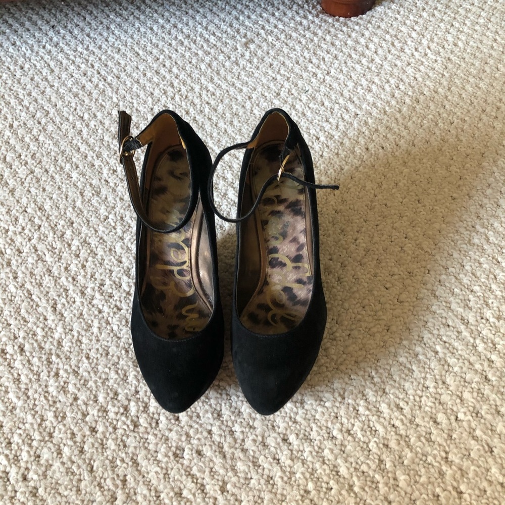 Shoes - Picture 7 of 8